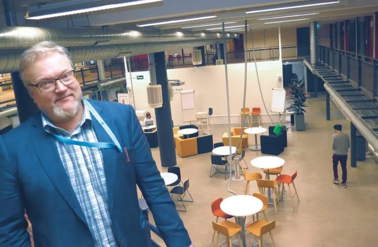 Crazy-Town-Timo-Lahti