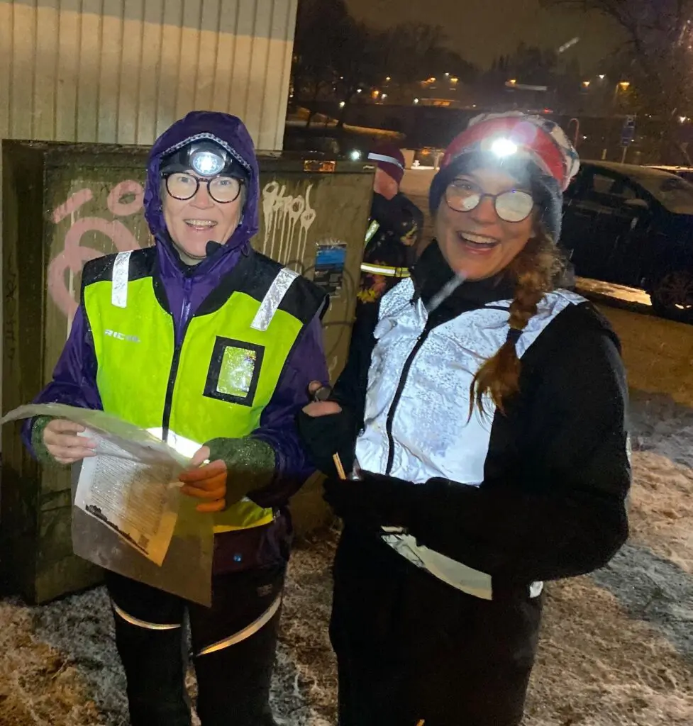 Iloisia osallistujia 1