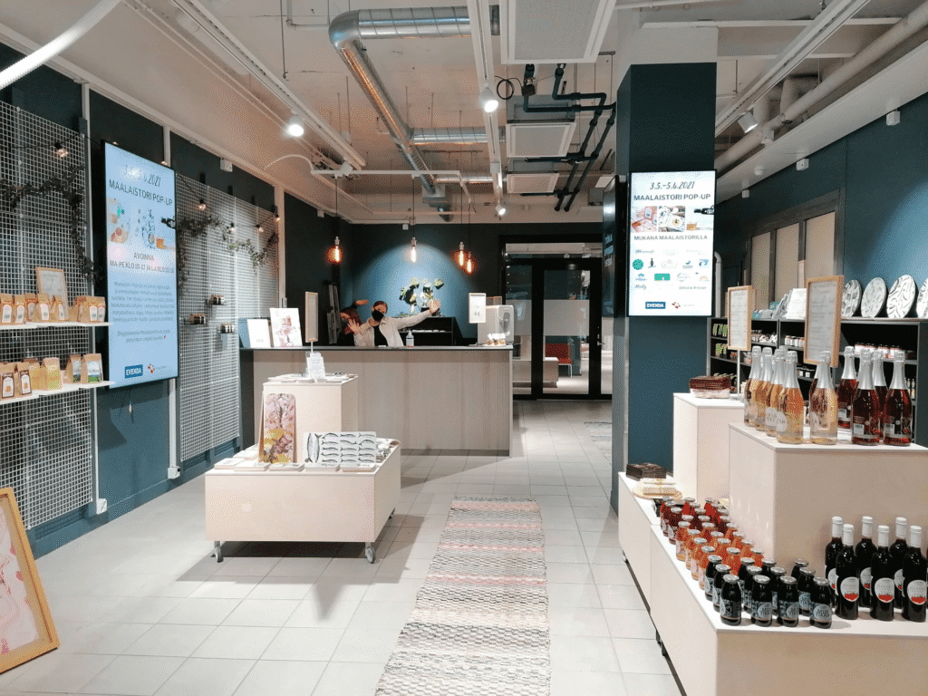 Maalaistori PopUp Crazy Town Showroom 1