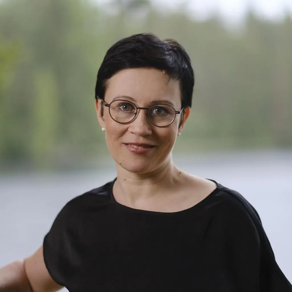 Crazy Town Ella nelio