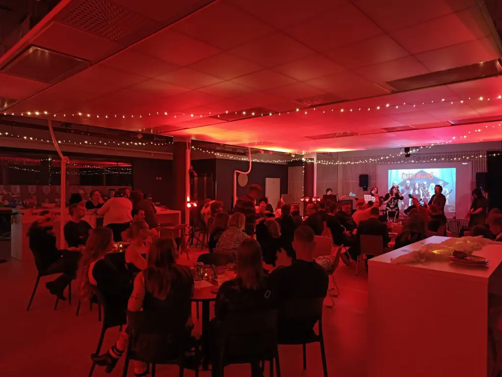 CTJKL pikkujoulut bandi Kun Jyväskylän toimisto muuttui Creepy Towniksi