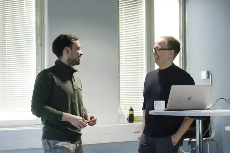 Mitä startup tarkoittaa käytännössä – keskustelu startup- ja kasvuyritysympäristössä Crazy Townissa.