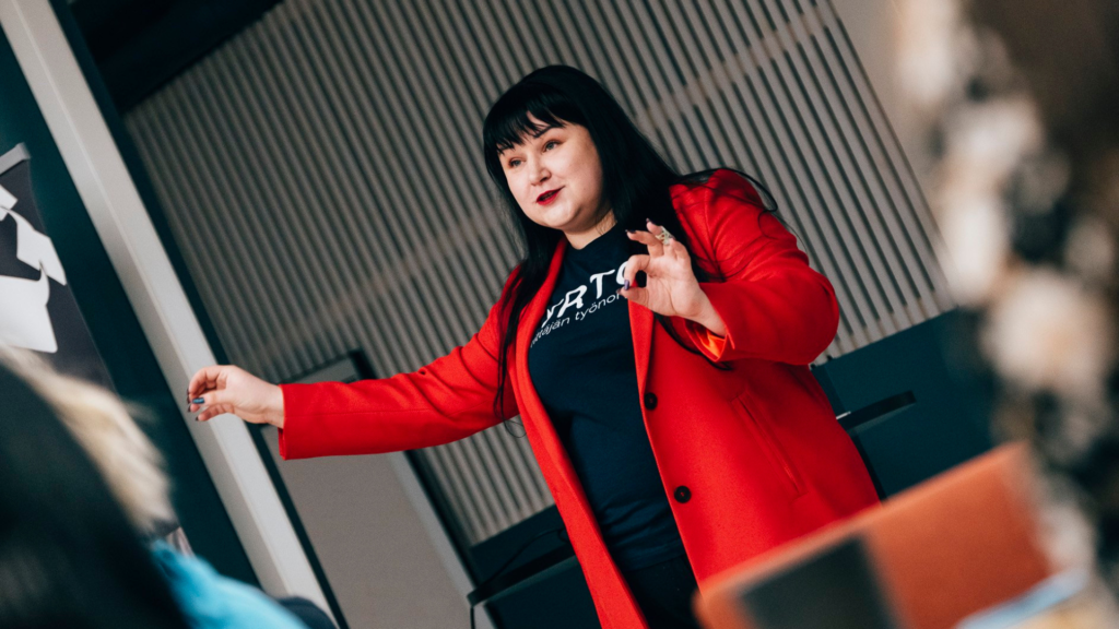 Tervetuloa keskustelemaan kahvikupin äärelle Crazy Town coworking -tilassa Tampereella