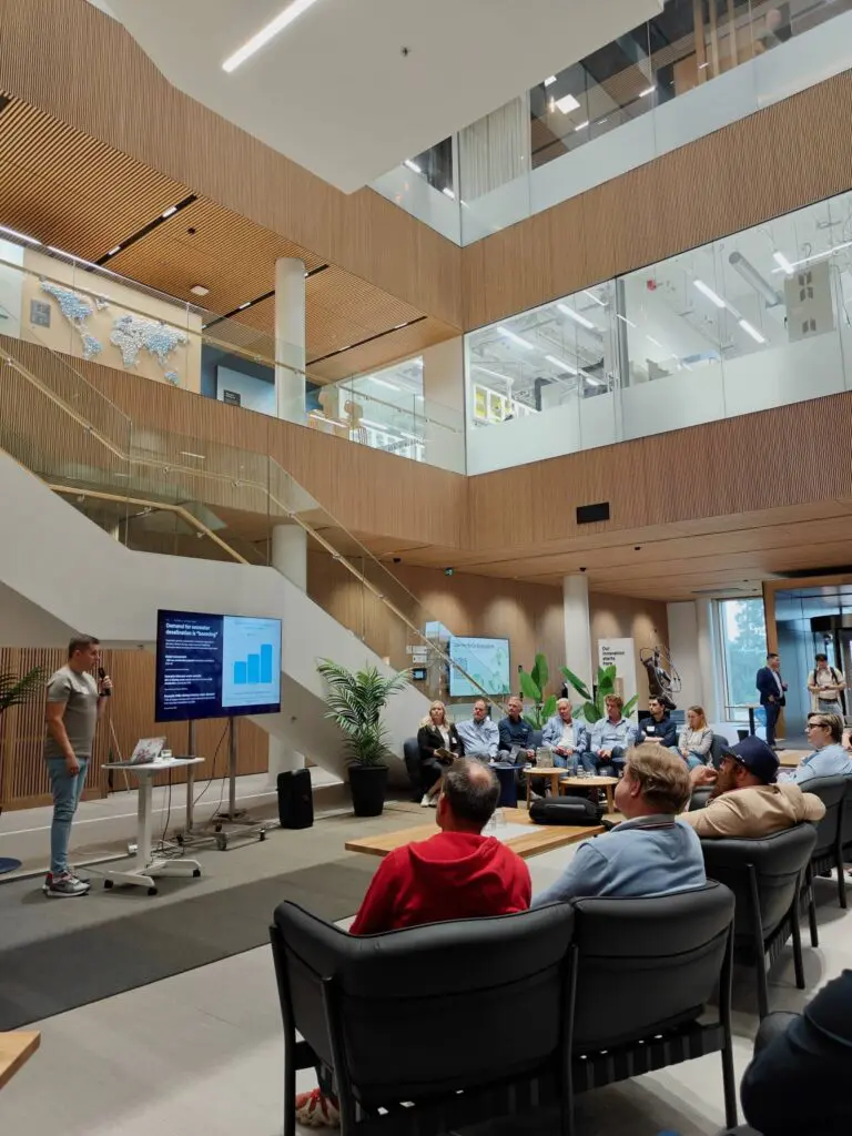 Spectromarine pitching