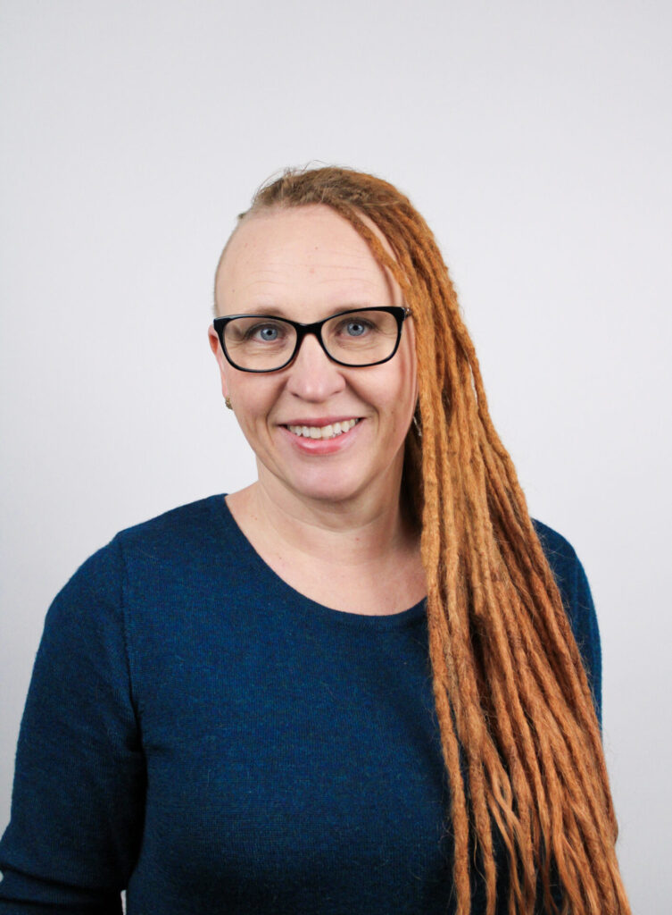 jenni Mannila työskentelee Hämeenlinnan Crazy Townin tiloissa.