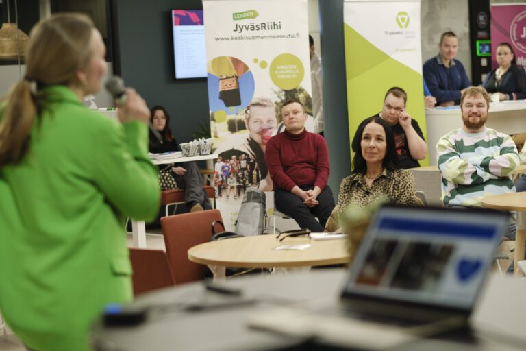 Unelmoi Luo Menesty yrittäjyystapahtuma Crazy Town Jyväskylä