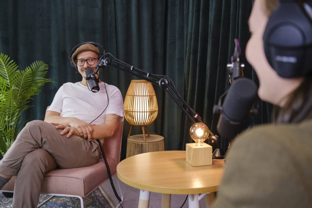 Podcast-studio MoiCast Crazy Town Jyväskylä keskustelu
