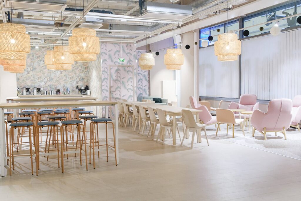 Laajakuva Crazy Town Jyväskylän tapahtumatilasta Learning Cafesta